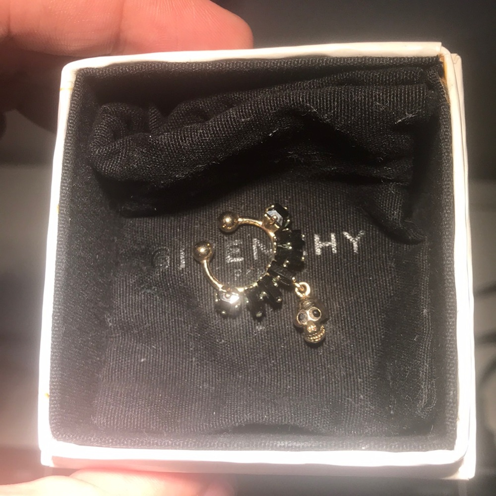 GIVENCHY Skull Nose Ring
